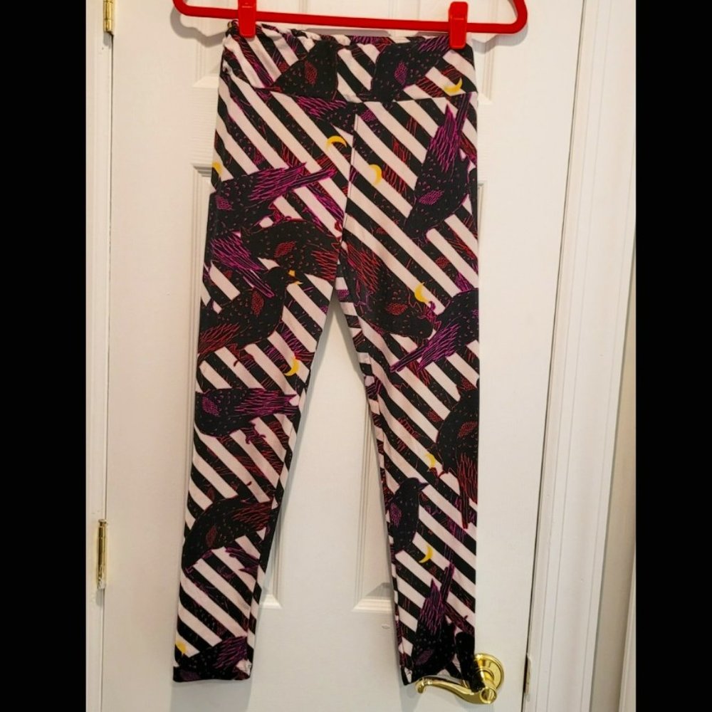 LULAROE Crow Stripe leggings